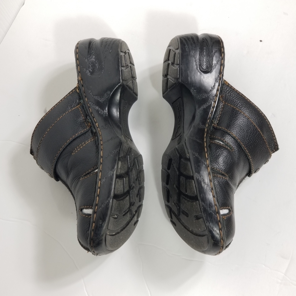 Thom McAn shackle  black clogs sz 7.5